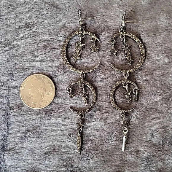 🤎 Sparkly Crescent Moon Earrings 🌙 - Picture 6 of 8